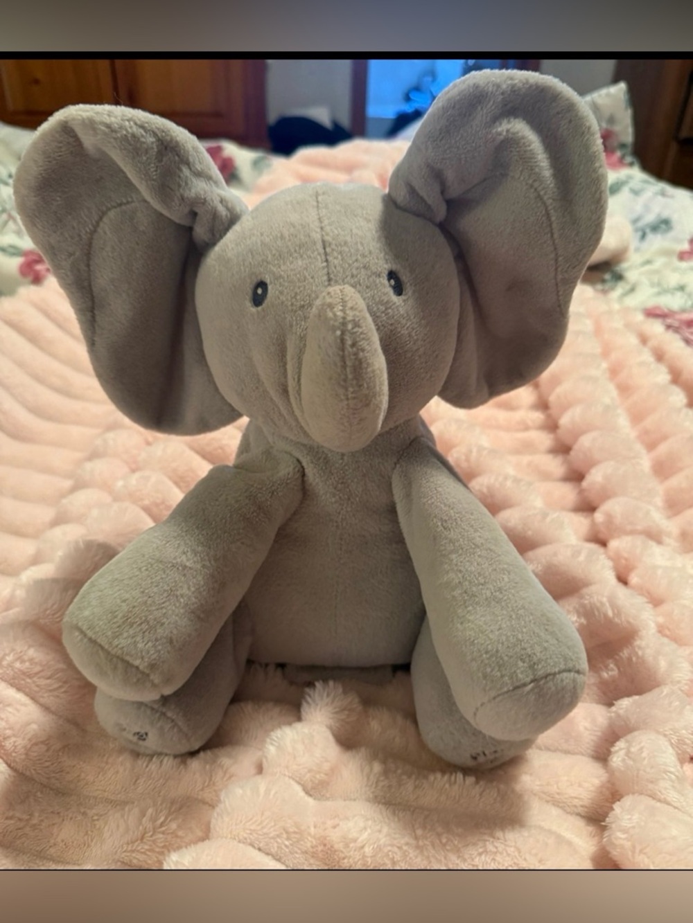 GUND Animated
Flappy the Elephant plush toy talks moves & sings/like new!!